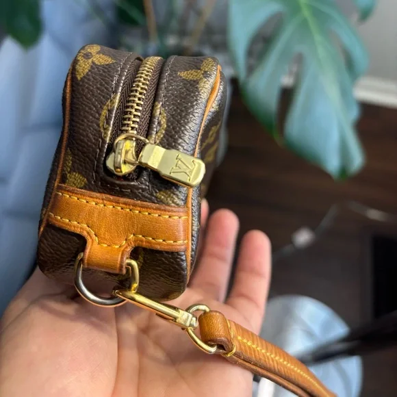 Louis Vuitton Monogram Brown Wristlet punch - Picture 3 of 10